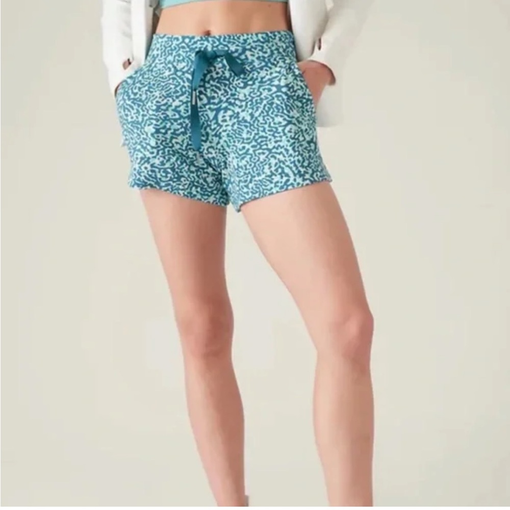 NWT ATHLETA Balance 4” Pull On SHORTIE Active Lounge SHORTS Nirvana Leopard $59